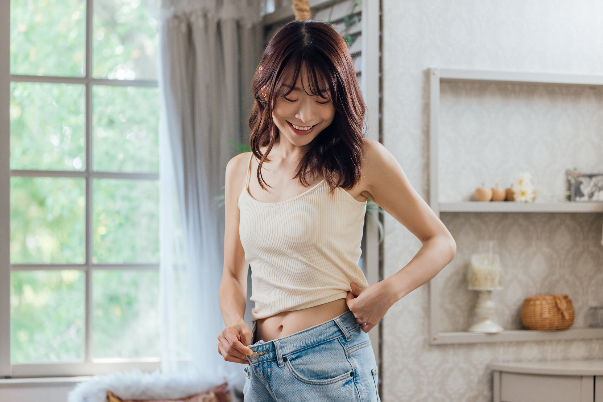 ダイエットを意識する女性の写真